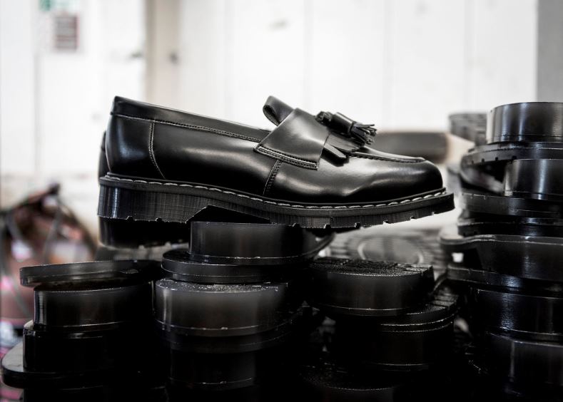 Women Solovair Black Vegan Hi-Shine Tassel Loafer 2N2B8393